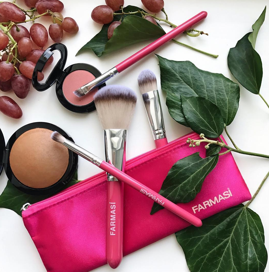 4 Makeup Brushes That Everyone Should Own